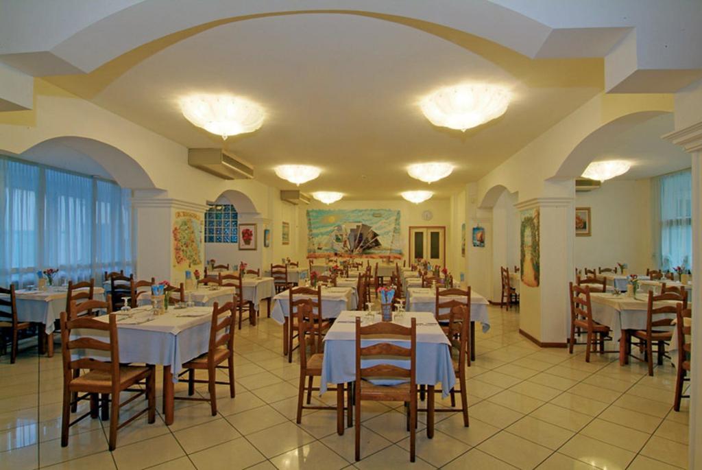 Hotel Arlecchino Milano Marittima Exterior foto