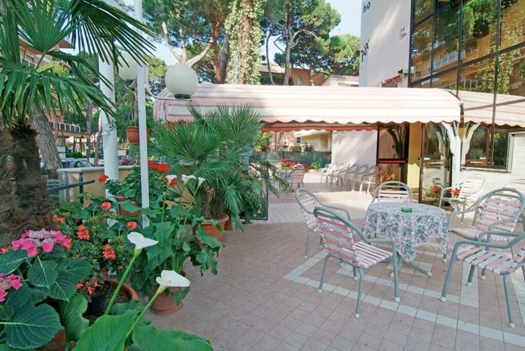 Hotel Arlecchino Milano Marittima Exterior foto