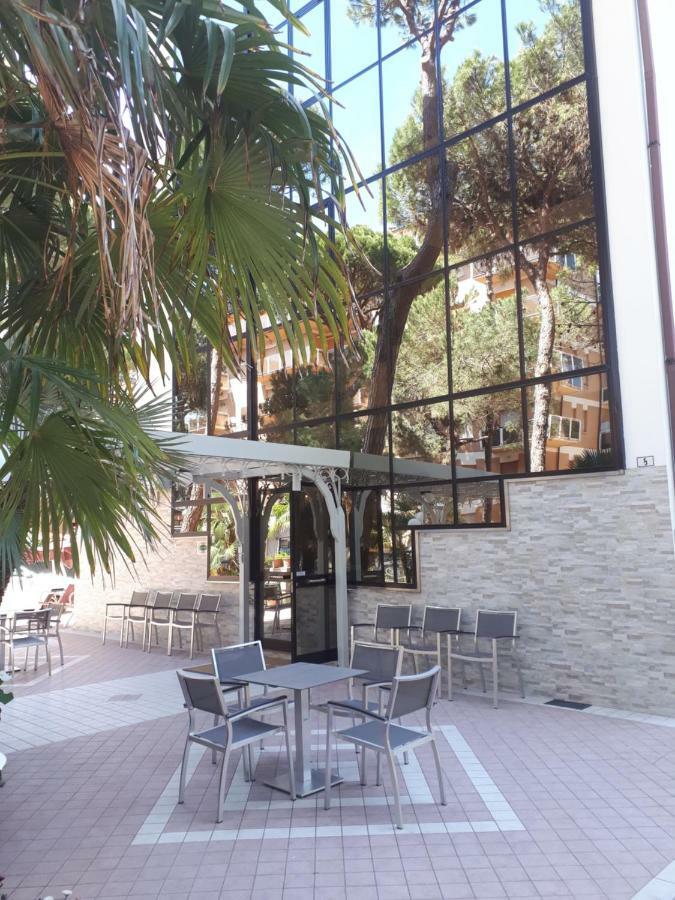 Hotel Arlecchino Milano Marittima Exterior foto